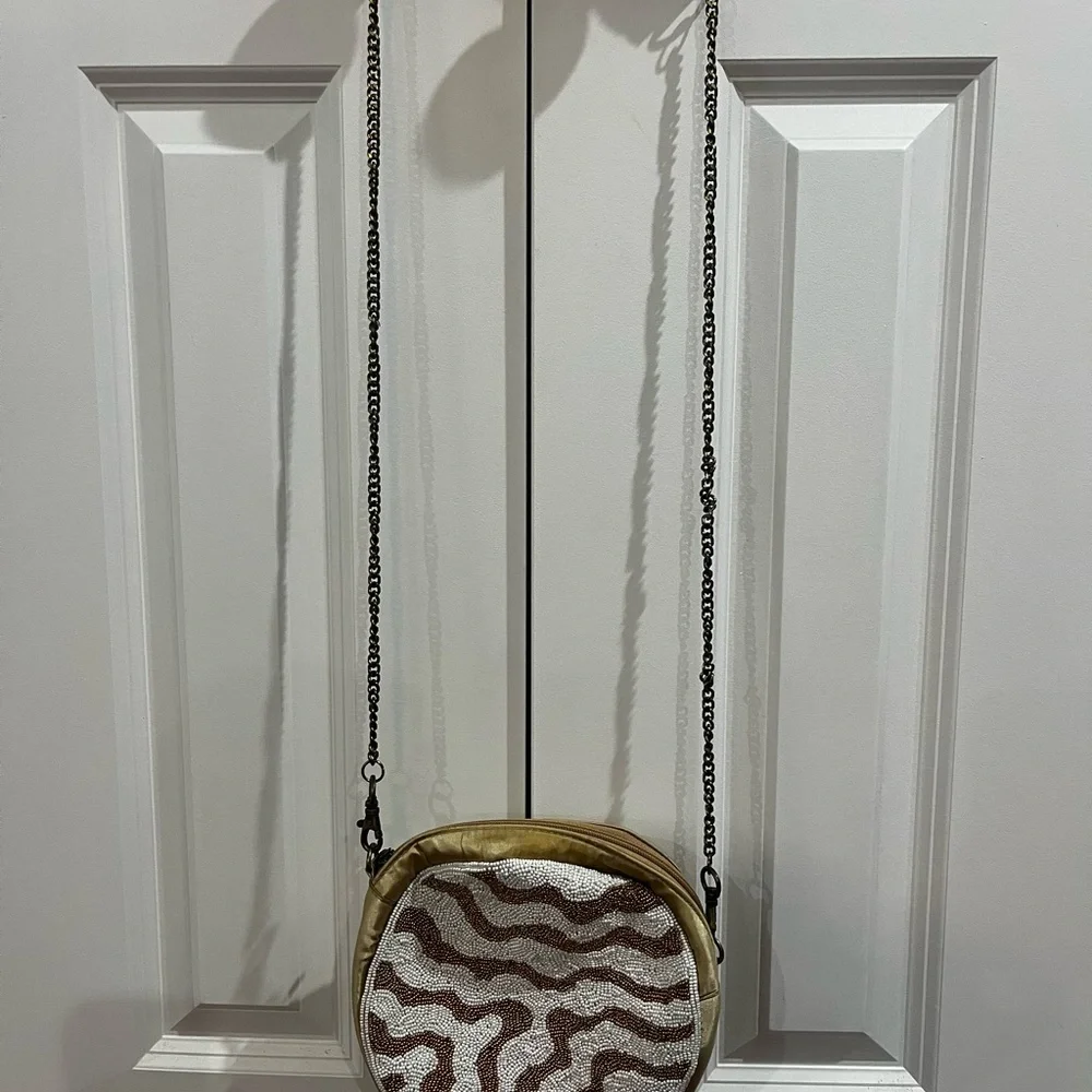 Gold and White Beaded Crossbody Bag with Chain Strap - Picture 5 of 8